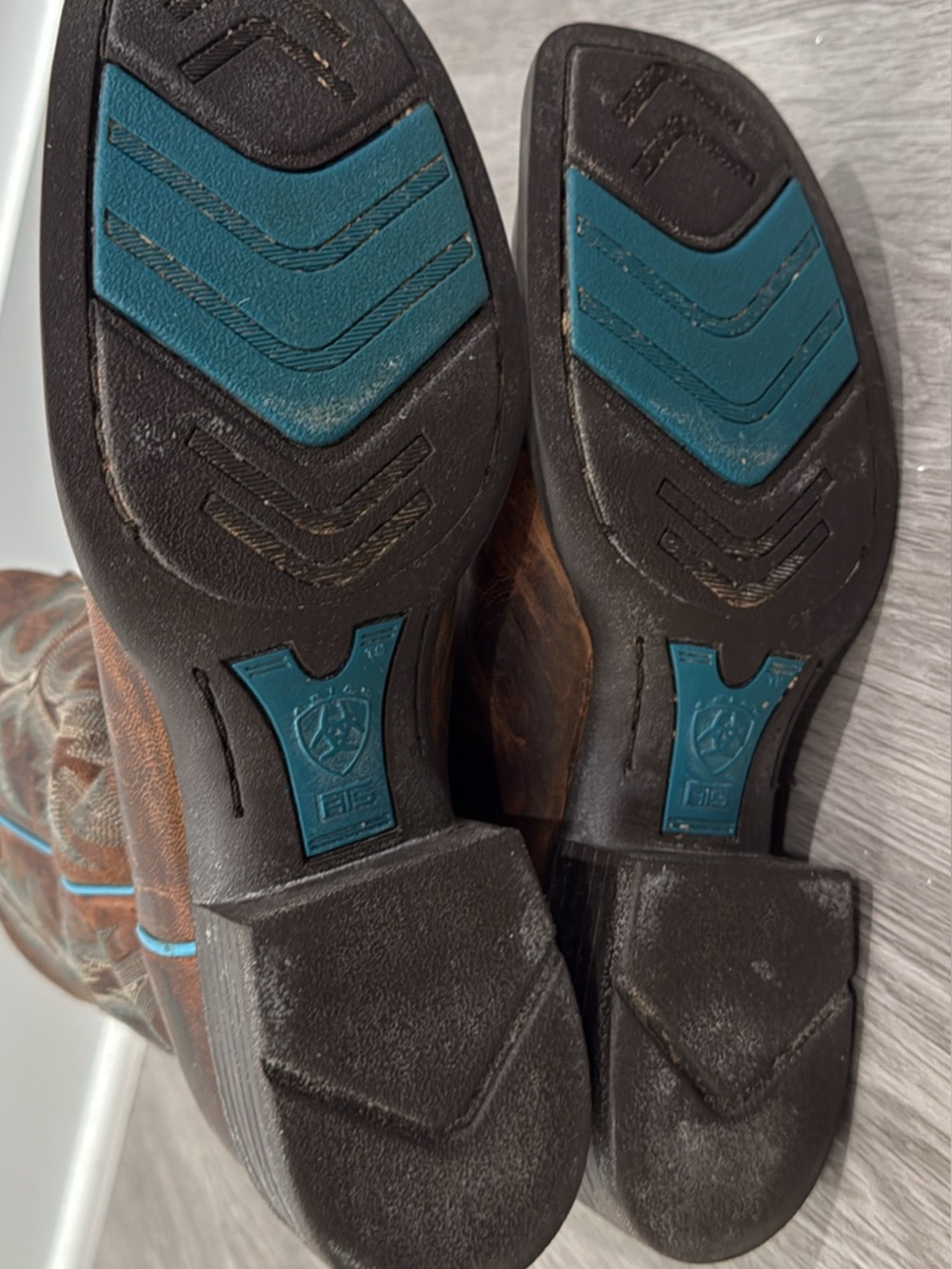 Ariat Brown Leather women’s Cowboy Boots with Turquoise Accents - Picture 8 of 9